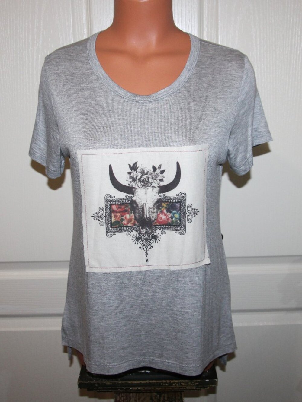 NWT! Ladies BOHO JANE Size SMALL Long Horn Skull BOHO Western Swing Tee